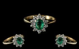 Ladies Attractive 9ct Gold Petite - Emerald and Diamond Set Ring, Flower head Setting.