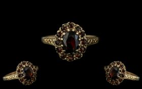 Ladies - Attractive 9ct Gold Garnet Set Cluster Ring, Excellent Flower head Setting.