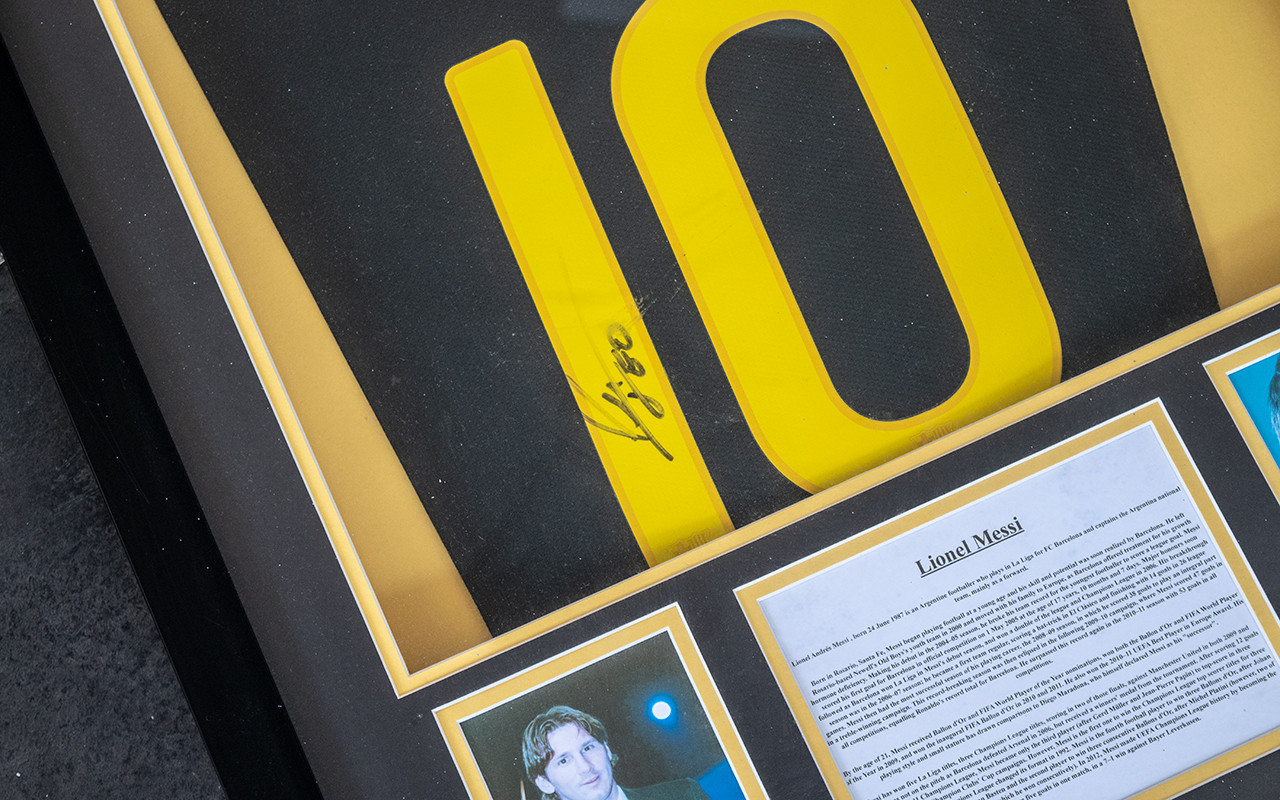 Football Interest Lionel Messi Signed number 10 Shirt, framed with montage. - Bild 2 aus 2