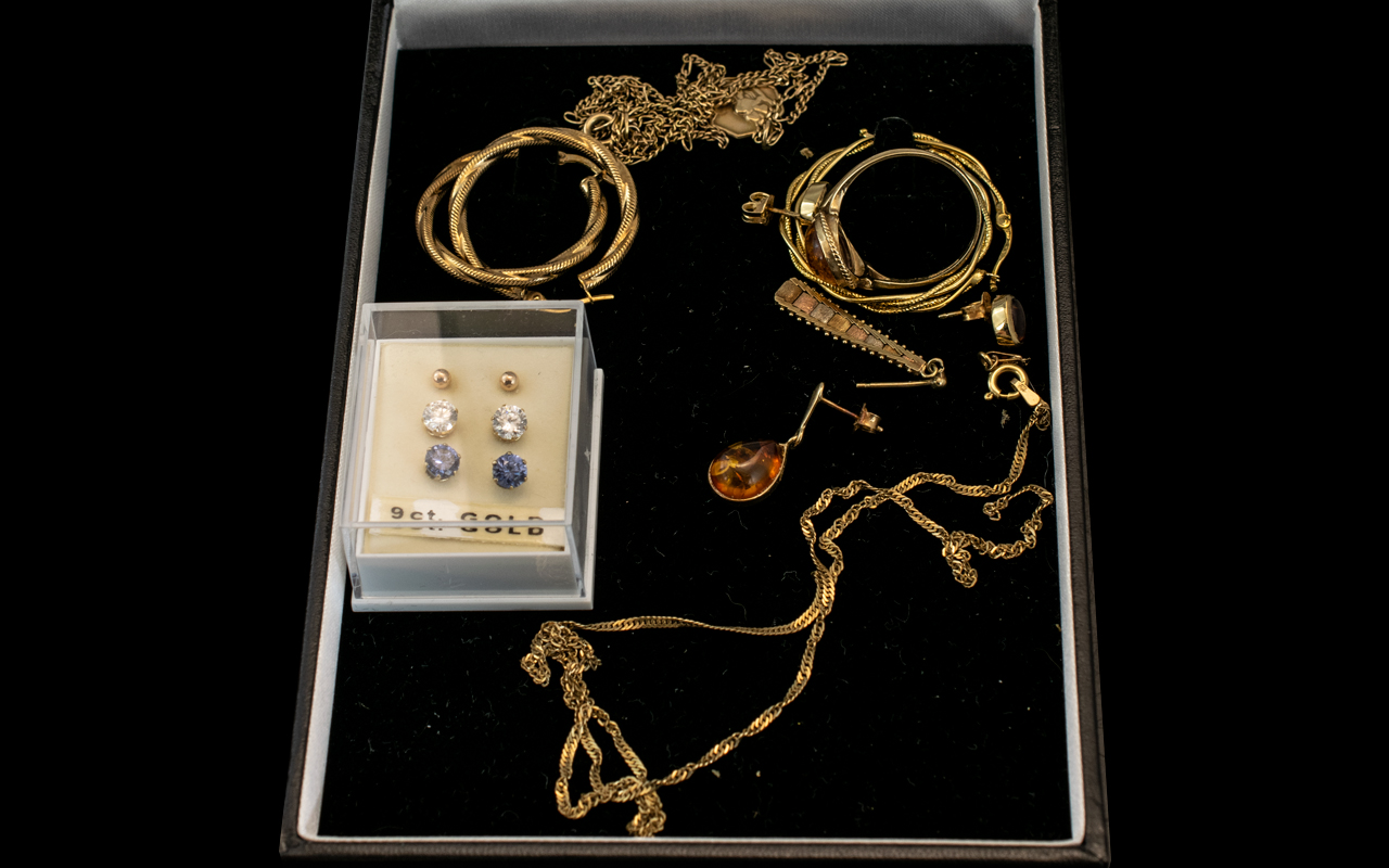 Small Collection of Gold Jewellery, comprising gold hoop earrings, an amber set ring,