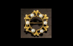 An Attractive Small Nice Quality 9ct Gold Small Pearl Set Brooch. Full Hallmark for 9.375. Weight 4.