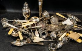 Quantity of Silver Items & Oddments, including sugar shaker, salt dish with blue liner,