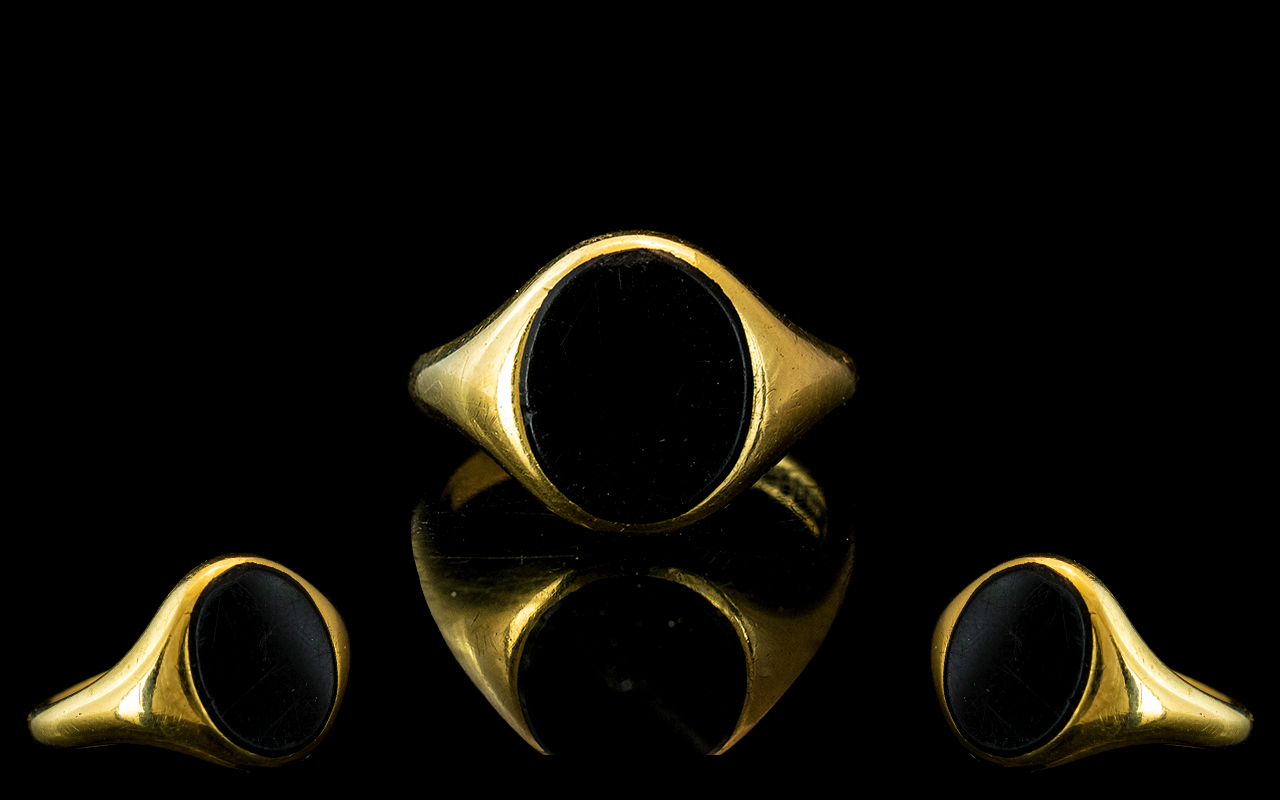 18ct Gold ' Black Jet ' Stone Set Signet Ring. Full Hallmark for 18ct to Interior of Shank.