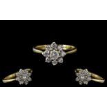 18ct Gold - Attractive Diamond Set Clust