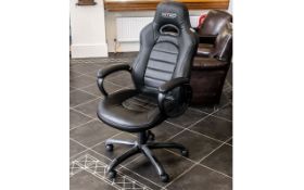 Nitro Concepts Gaming Chair, In Black Leather with Swivel Seat. In excellent condition