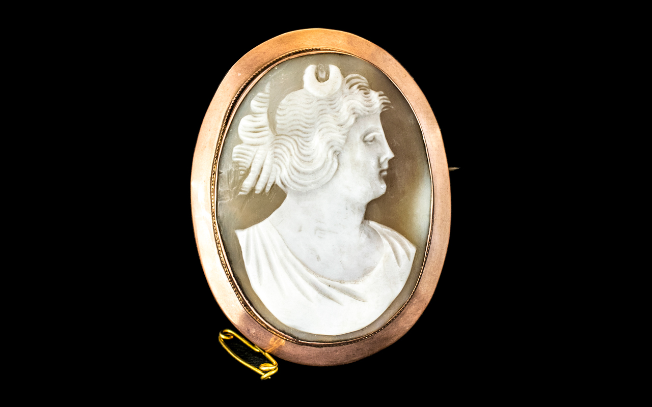 Victorian Period - Attractive Large Shell Cameo Brooch - Mounted In a 9ct Rose Gold Mount with