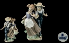 Lladro Hand Painted Porcelain Figure ' Young Couple ' Love In Bloom. Model No 5292. Issued 1985 -