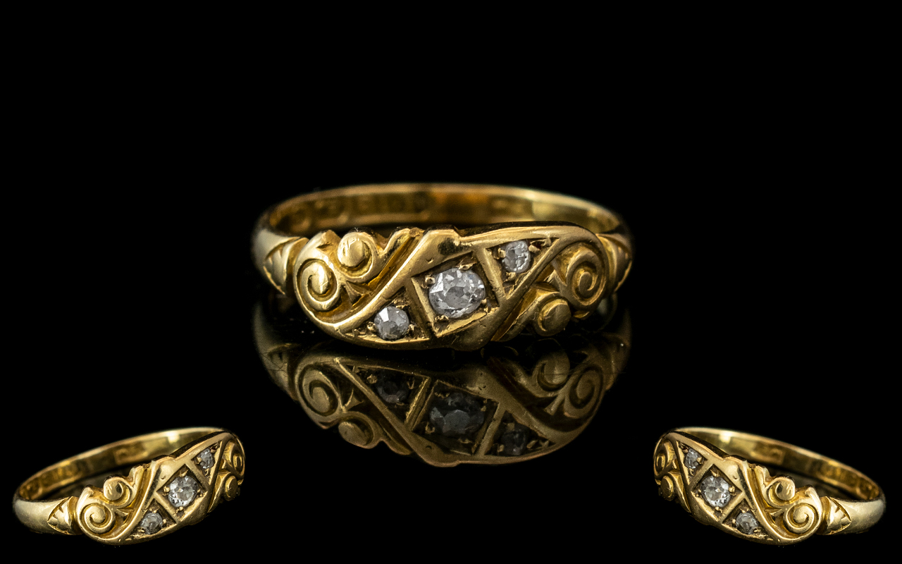 18ct Antique Three-Stone Ring, fully hallmarked, ring size M.