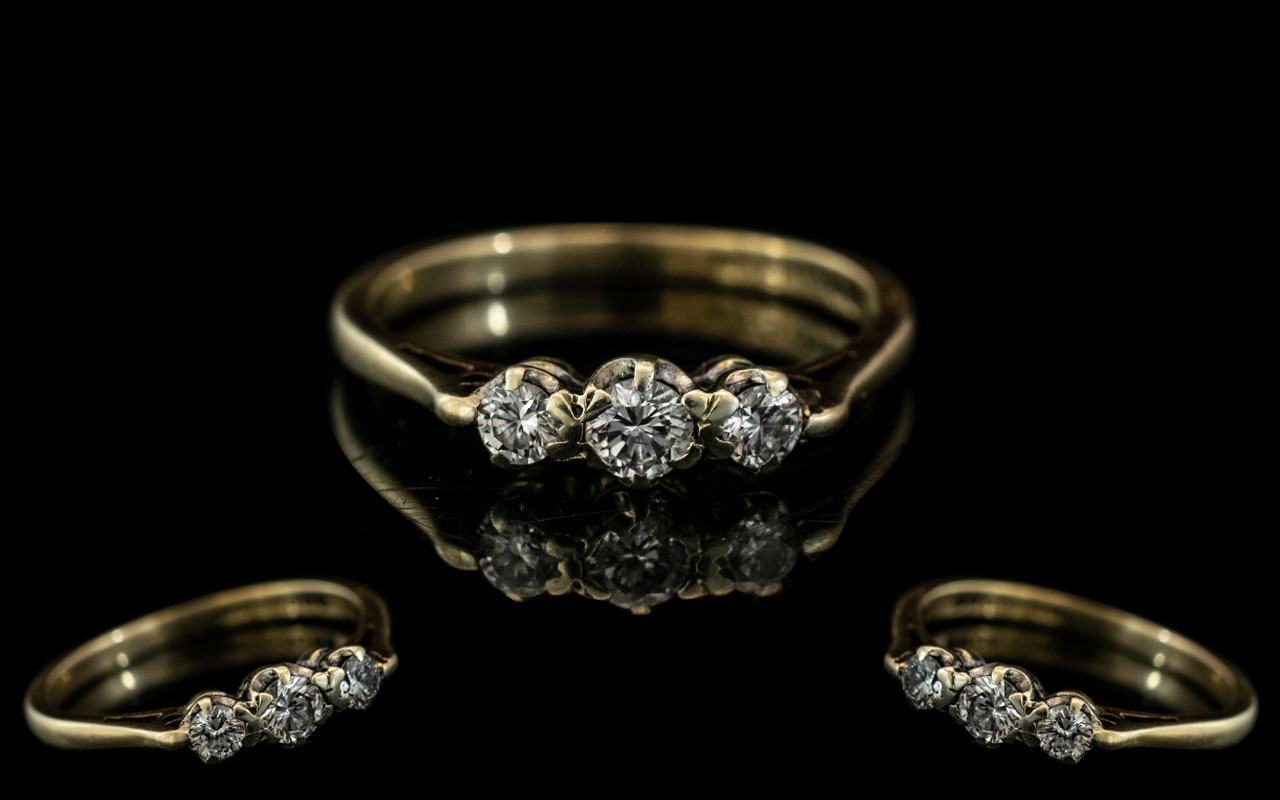 Ladies 9ct Gold Attractive 3 Stone Diamond Ring. Fully Hallmarked to Interior of Shank. The 3