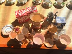 Box of assorted items, 2 kit kat mugs 60th anniversary, 2 kelloggs mug and bowl, royal engagement