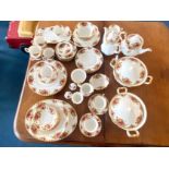 Royal Albert 'Old Country Roses' Dinner Service, comprising 6 x 10'' plates, 13'' oval platter,