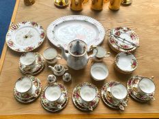 Royal Albert 'Old Country Roses' Tea Service, comprising tea pot, sugar bowl, two mugs, six cups,