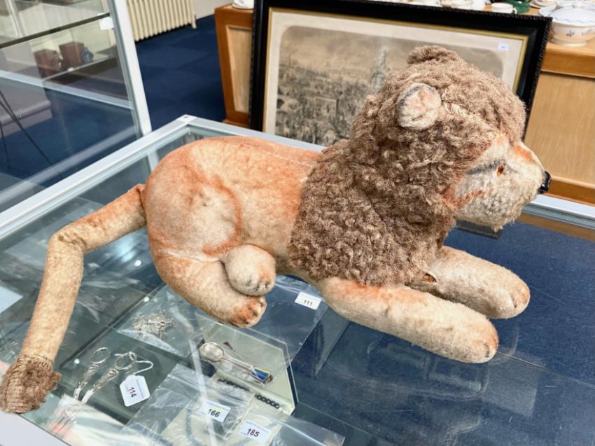 A child's plush toy stuffed Lion c 1900. - Bild 2 aus 3