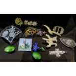 Small Collection of Vintage Plastic Jewellery, comprising a flying bird brooch, a horse brooch, a