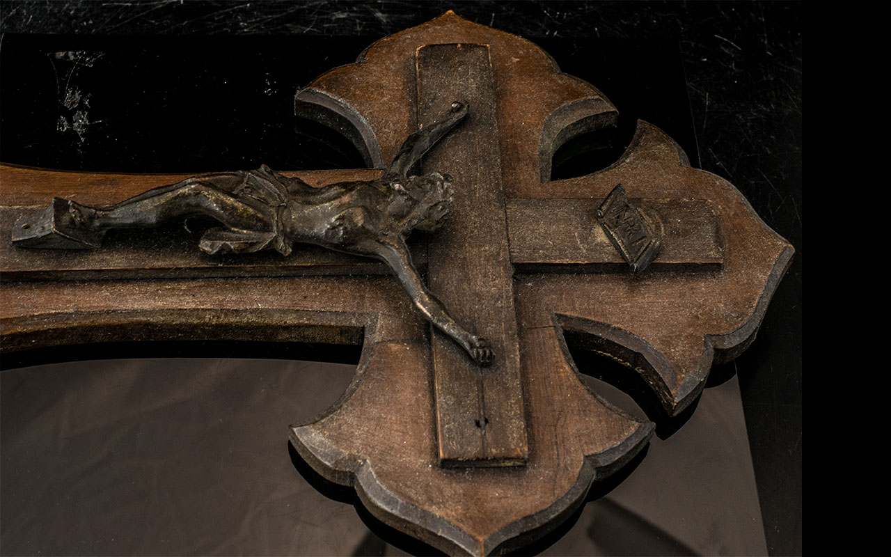 Large Antique Cross. Large Wall Hanging, Cast Figure on Oak Plinth. 14.5 Inches. - Bild 3 aus 3
