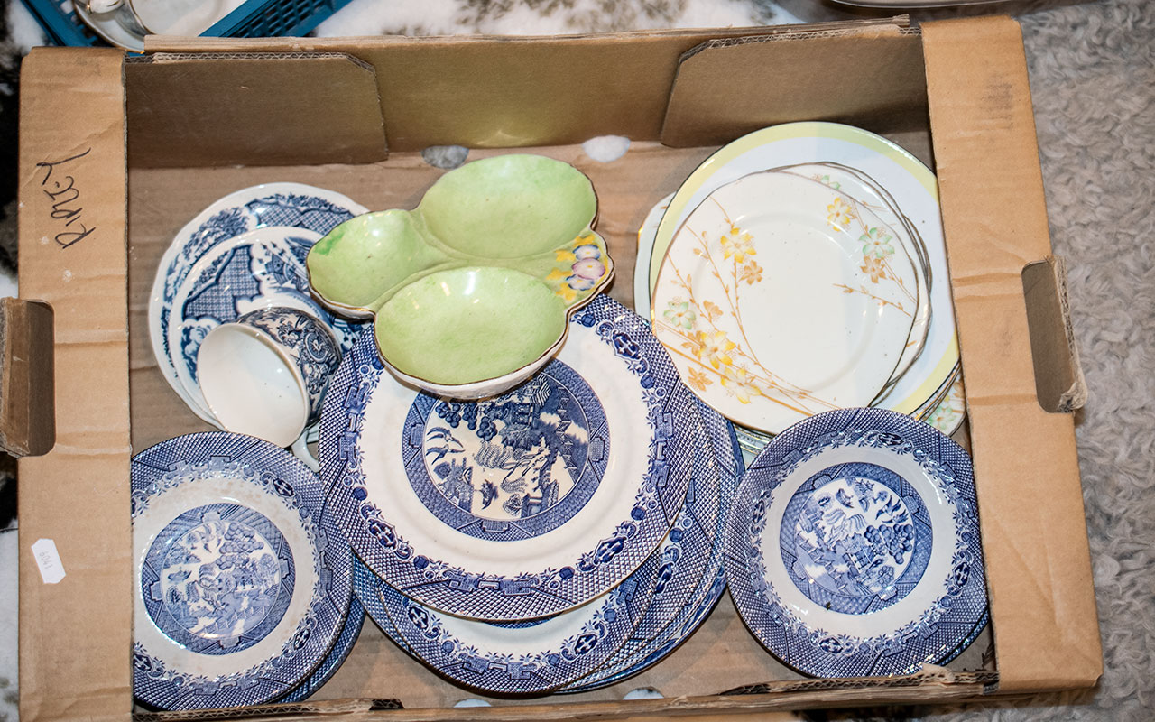 A Large Quantity of Porcelain to include Roslyn China, Hornsea, various cabinet plates, - Image 2 of 5