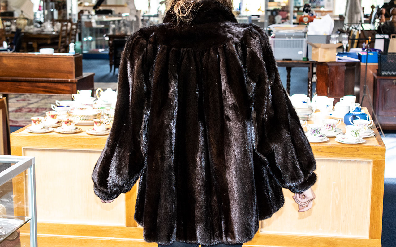 Dark Ranch Mink Short Jacket, fully lined label to inside reads GLMA Great Lakes Mink Association. - Bild 2 aus 3