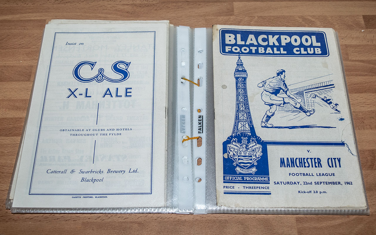 Blackpool FC Interest - Collection of Blackpool FC Programmes dating from 1950's to 1960's. - Bild 2 aus 3