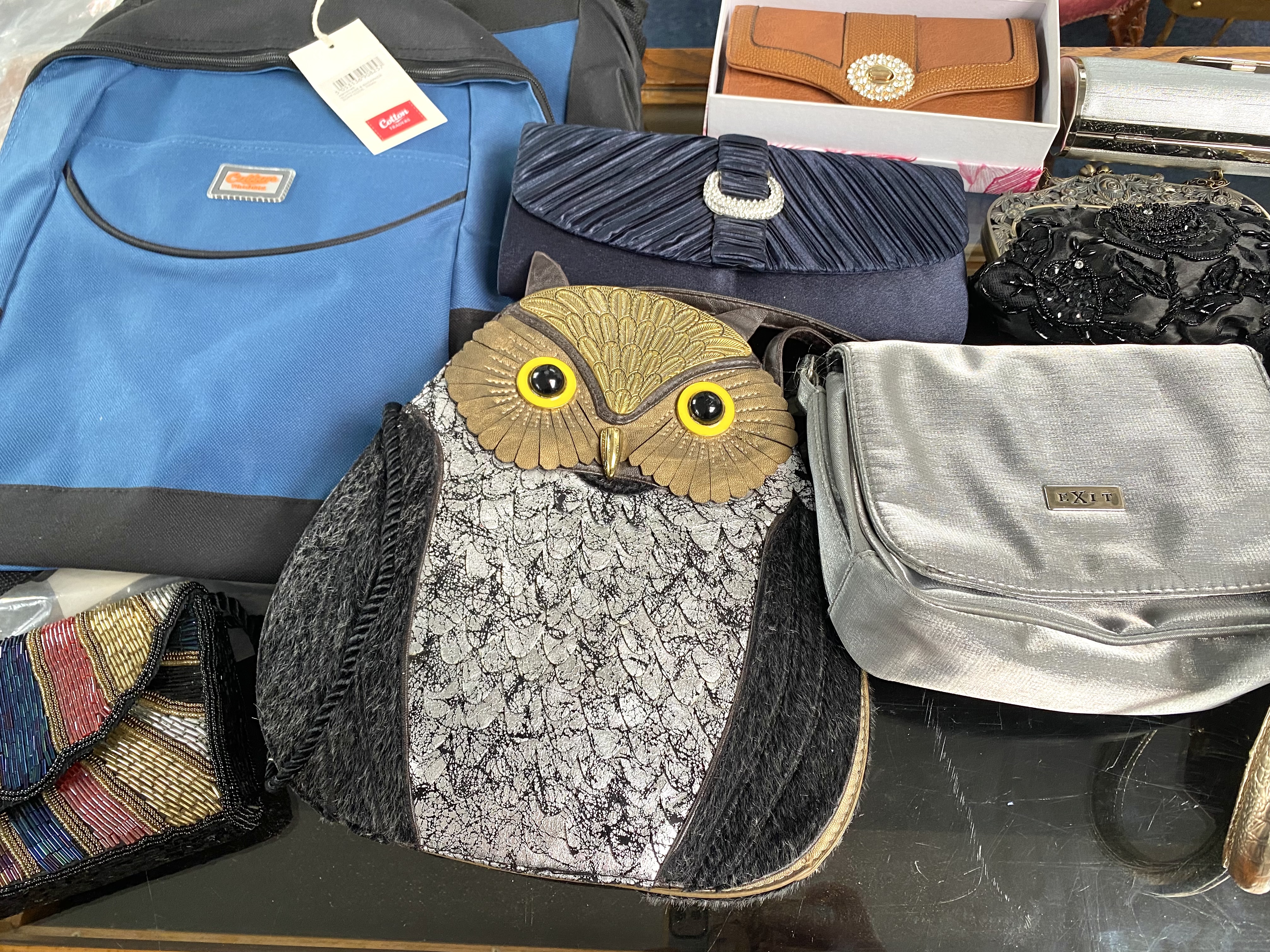 Large Collection of Ladies Bags. Includes Victorian Style Clutch Bag, Bag In The Shape of An Owl, - Bild 2 aus 3