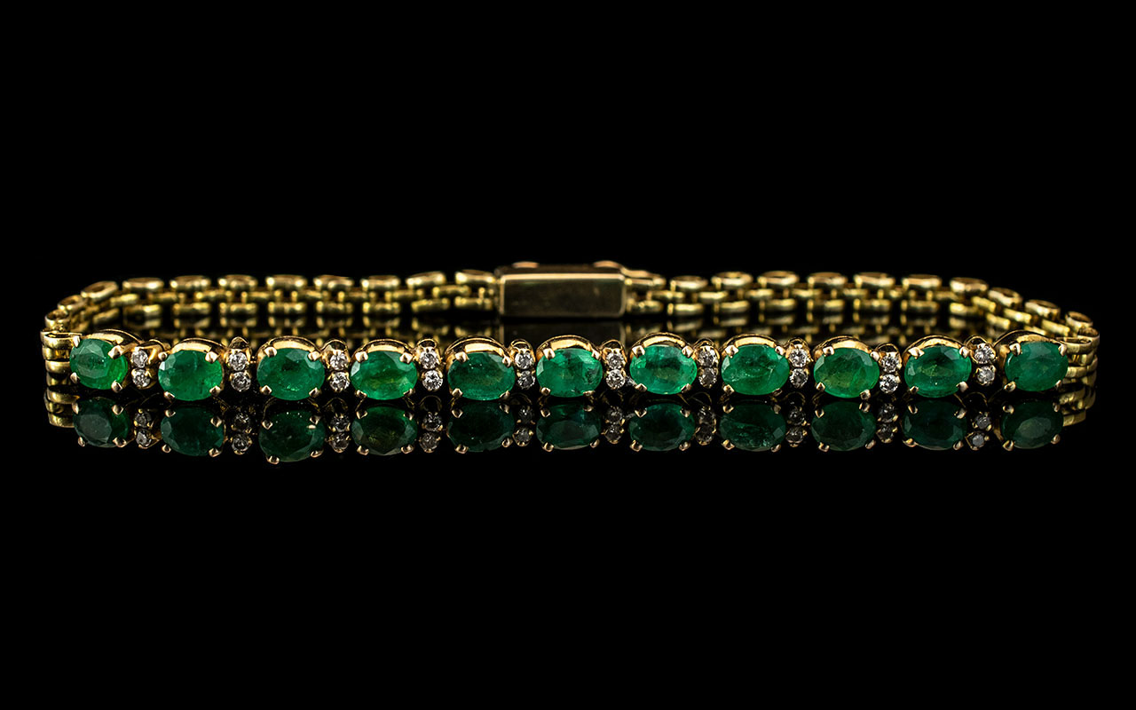 Ladies 18ct Gold Attractive Diamonds & Emeralds Set Bracelet, stamped 18ct - 750.