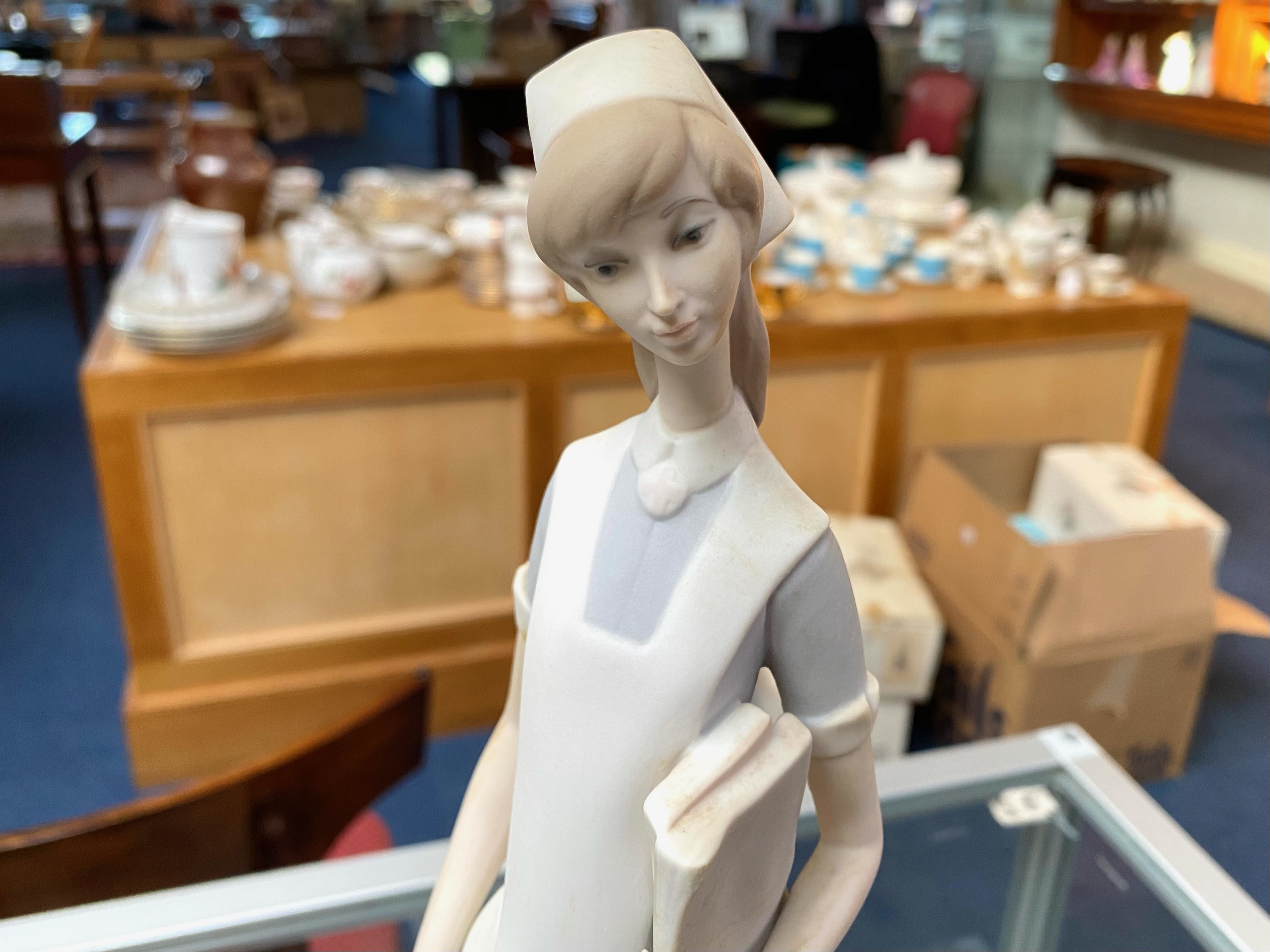 Lladro Hand Painted Porcelain Figure ' The Nurse ' Model No 4603R, Sculptor Salvador Furi. - Image 3 of 3