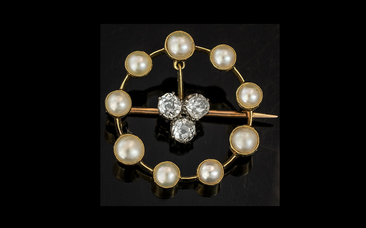 Victorian Period Exquisite and Superb 18ct Gold Circular Brooch, set with seed pearls,