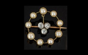 Victorian Period Exquisite and Superb 18ct Gold Circular Brooch, set with seed pearls,