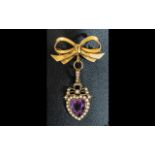 Antique Period Superb Ladies 9ct Gold Brooch, in the form of a bow,