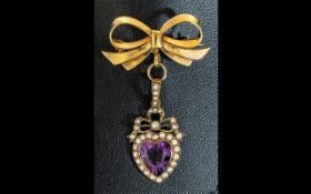 Antique Period Superb Ladies 9ct Gold Brooch, in the form of a bow,