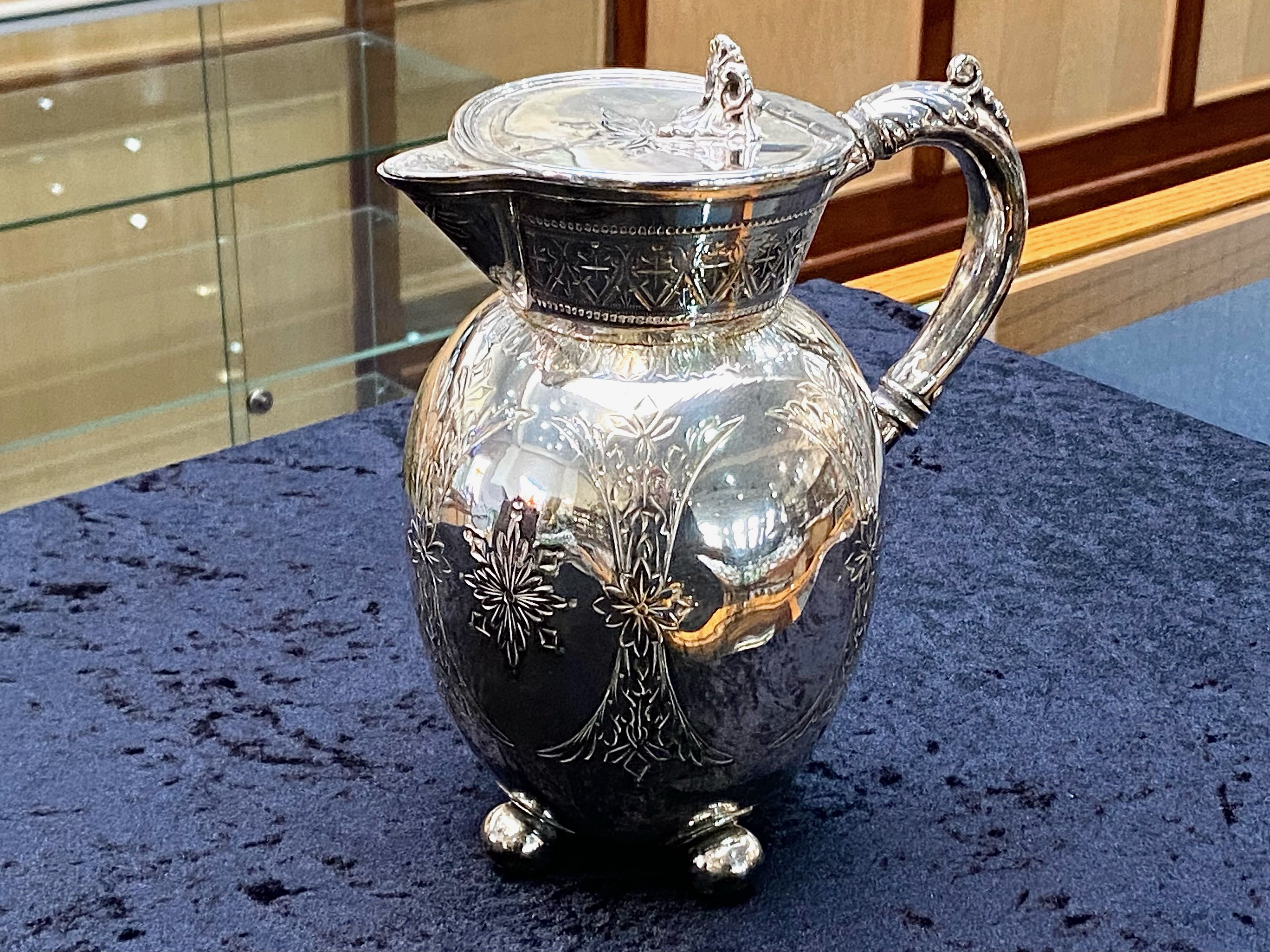 A Victorian Silver Plated Water Jug, raised on cannonball feet, with etched decorations. Height - Image 4 of 6