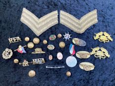 Large Collection of Military Items, to include medals, badges etc; please see accompanying image