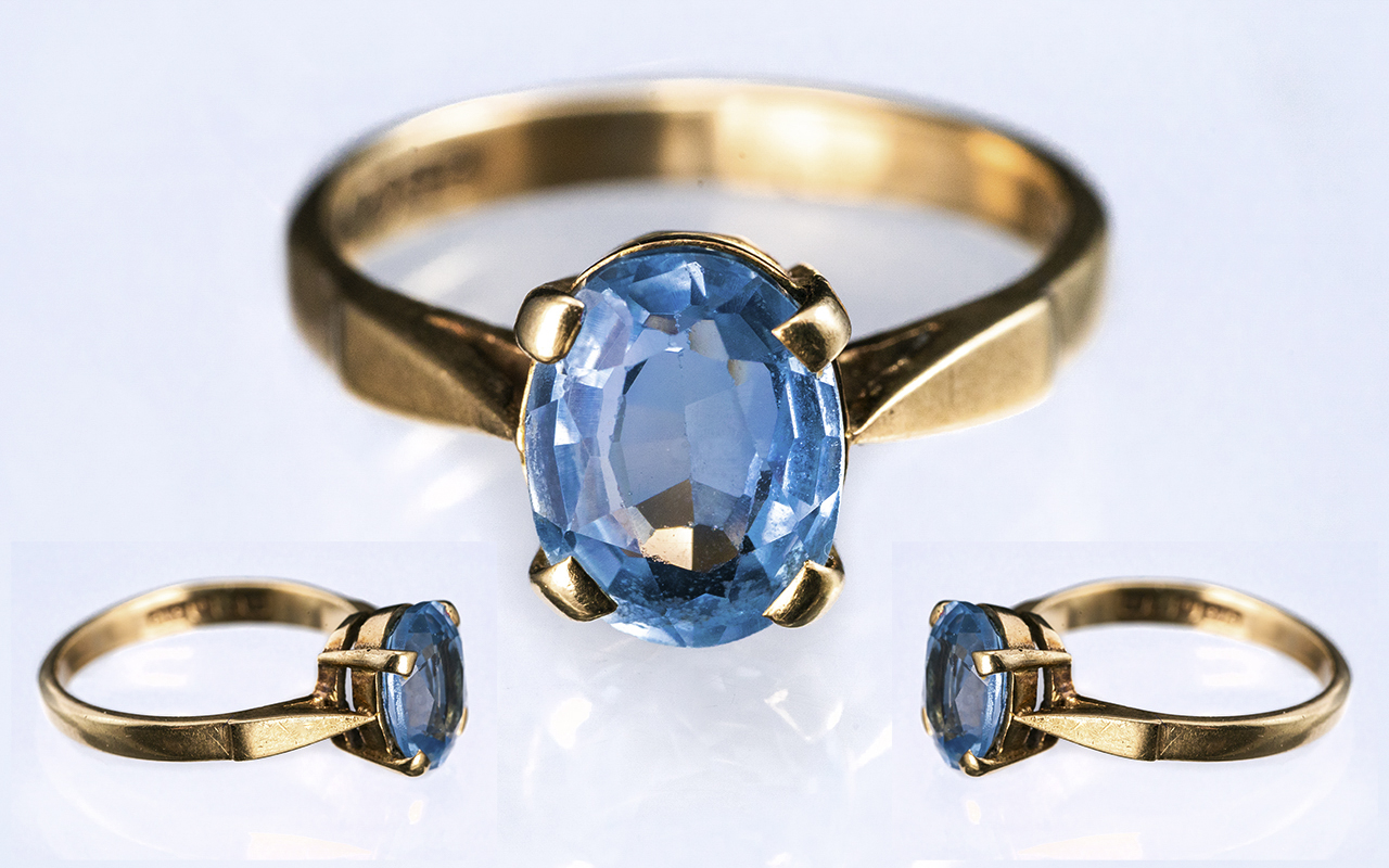 Ladies Attractive 9ct Gold Single Stone Aquamarine Set Ring, marked 9.375 to shank, the faceted,