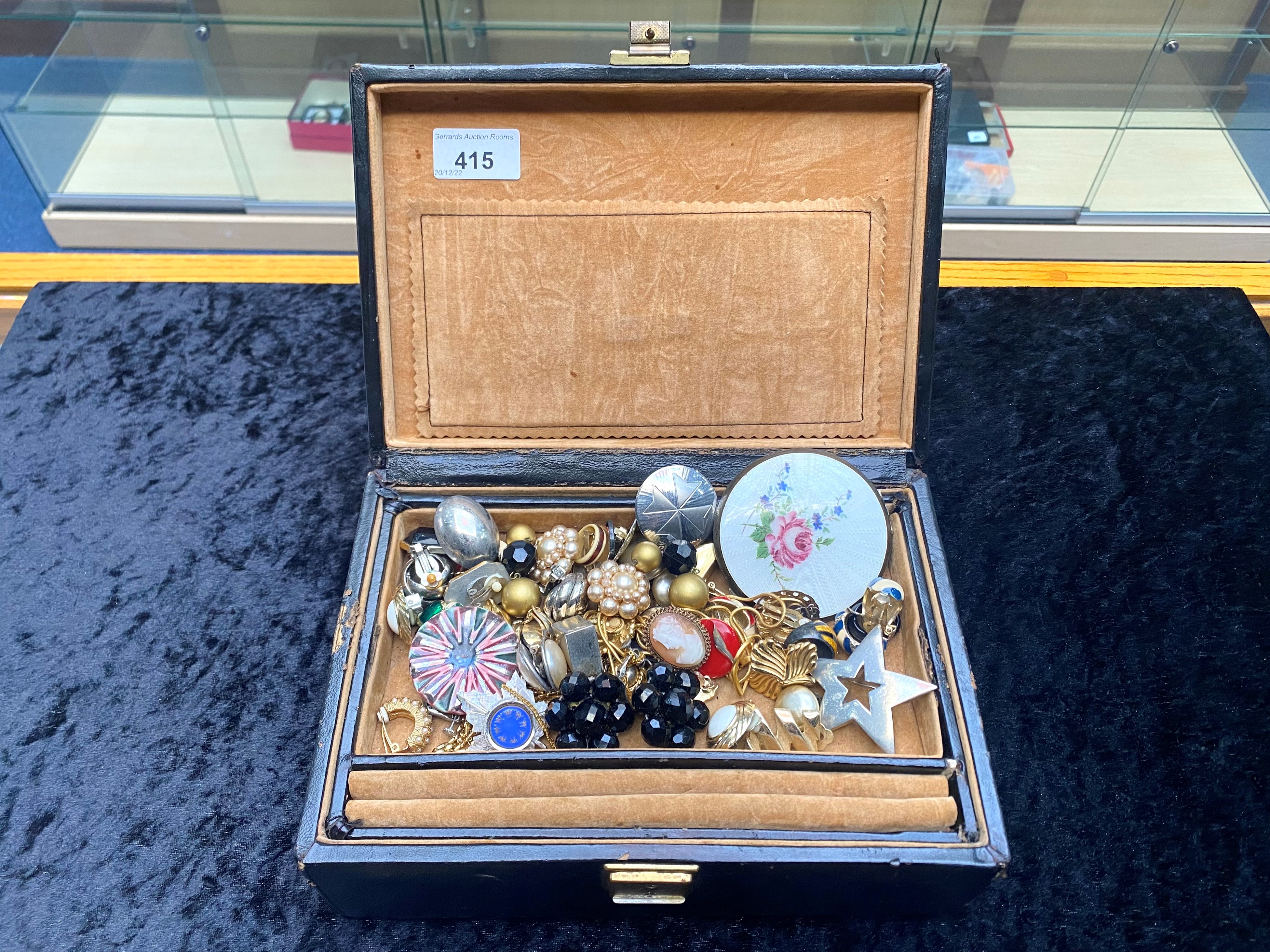 Box of Vintage Jewellery, comprising brooches, clip on earrings, necklace and matching bracelet,