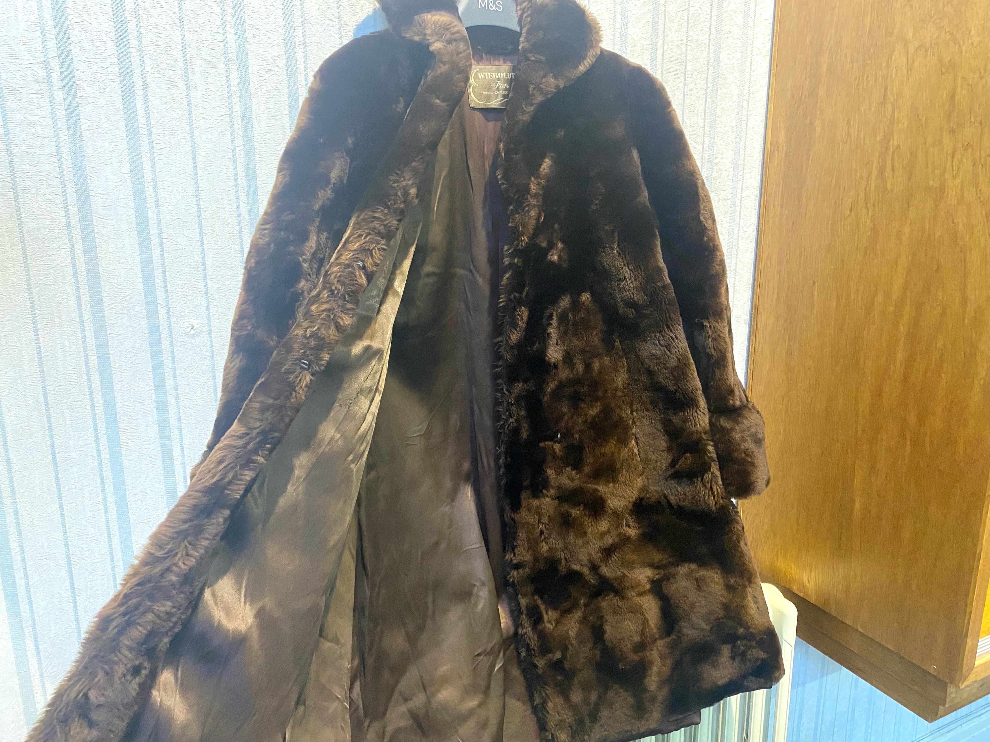 Ladies Fur Winter Coat, Dark Brown, made by Wiebolt's Furs of Chicago, shawl collar, deep turn - Image 4 of 5