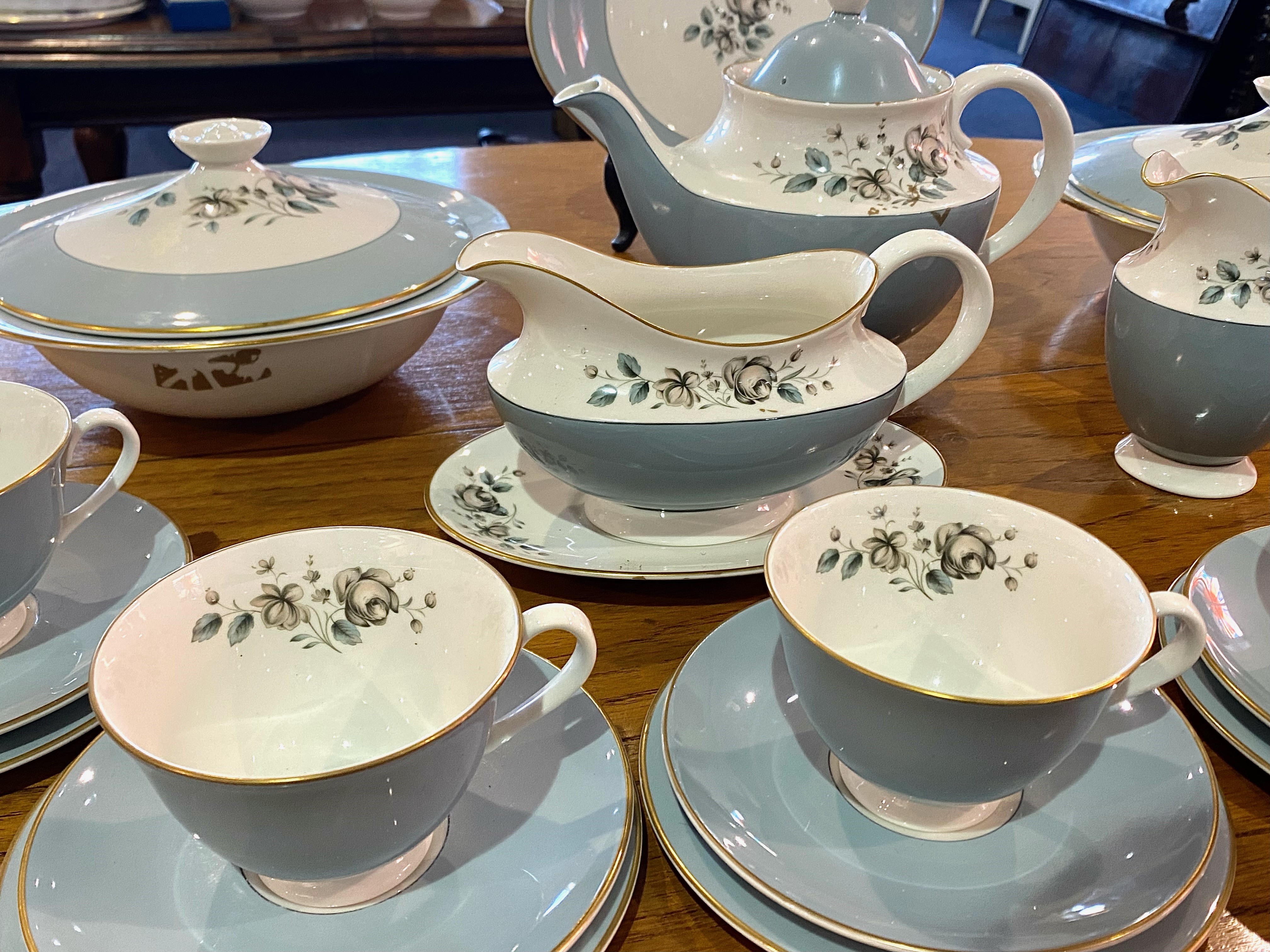 A Royal Doulton Rose Elegans Part Tea Set to include, 2 soup bowls/lids, 1 gravy boat/saucer, 1 - Image 4 of 4