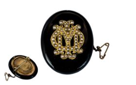 Victorian Period 9ct Gold and Black Jet Mourning Brooch / Locket. The Front of the Brooch Set with