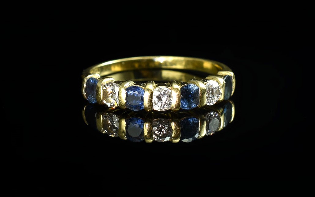 Ladies - Contemporary Designed 18ct Gold Blue Sapphire and Diamond Set Ring. The Cornflower Blue