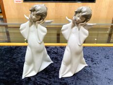 Two Lladro Angels, measuring approx. 9'' tall, 'Curious Angels'. In excellent condition. HN 4960.