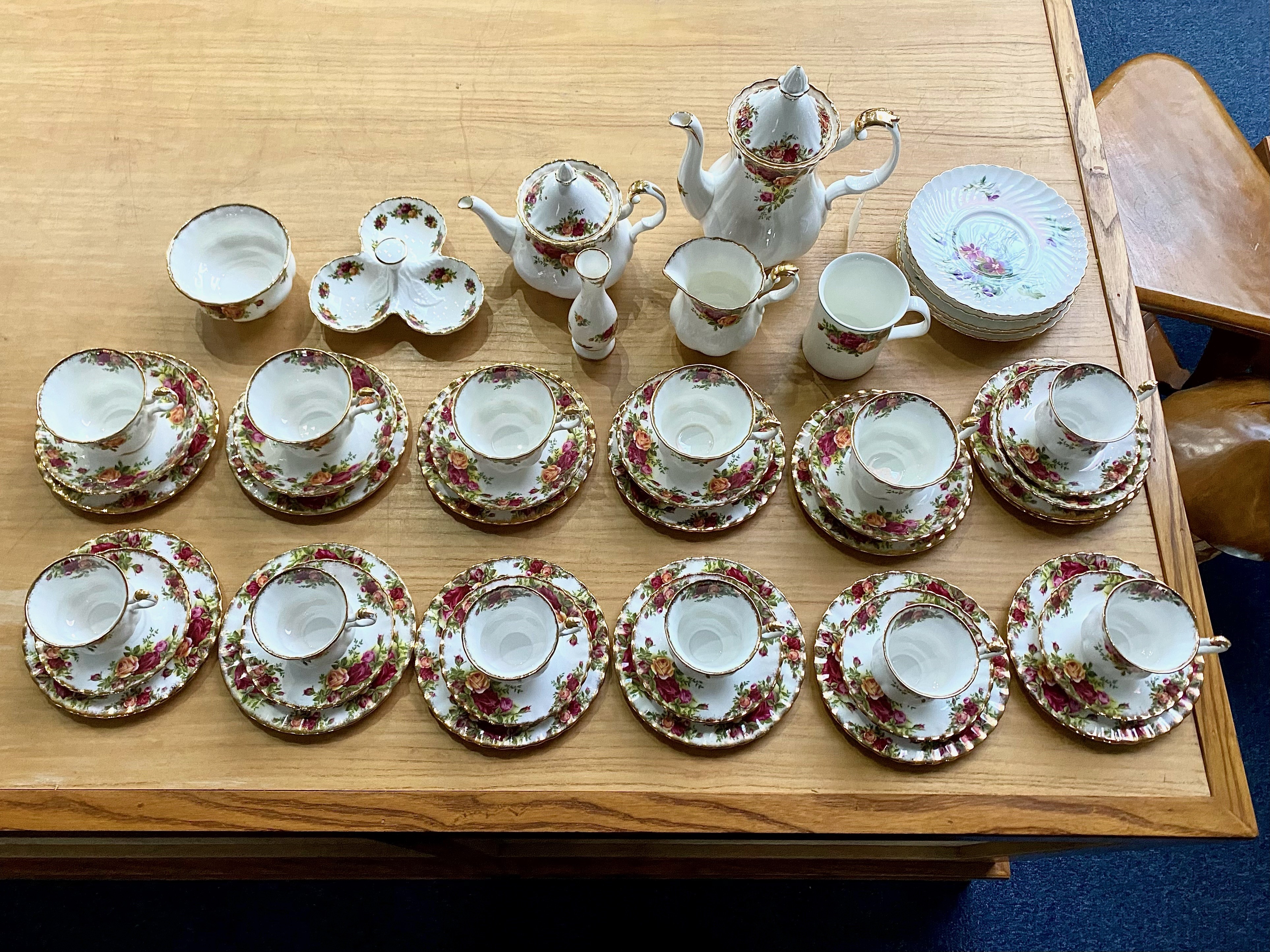 Royal Albert 'Old Country Roses' Tea/Coffee Set, comprising Tea Pot, Coffee Pot, Milk Jug, Sugar - Image 3 of 3