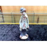 Lladro Clown Figure No. 5472. Lladro Figurine ''Circus Sam'' 5472 Clown with Violin, measures 9''