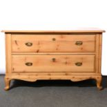 Pine chest of drawers.