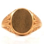 A gentleman's 9 carat yellow gold signet ring.