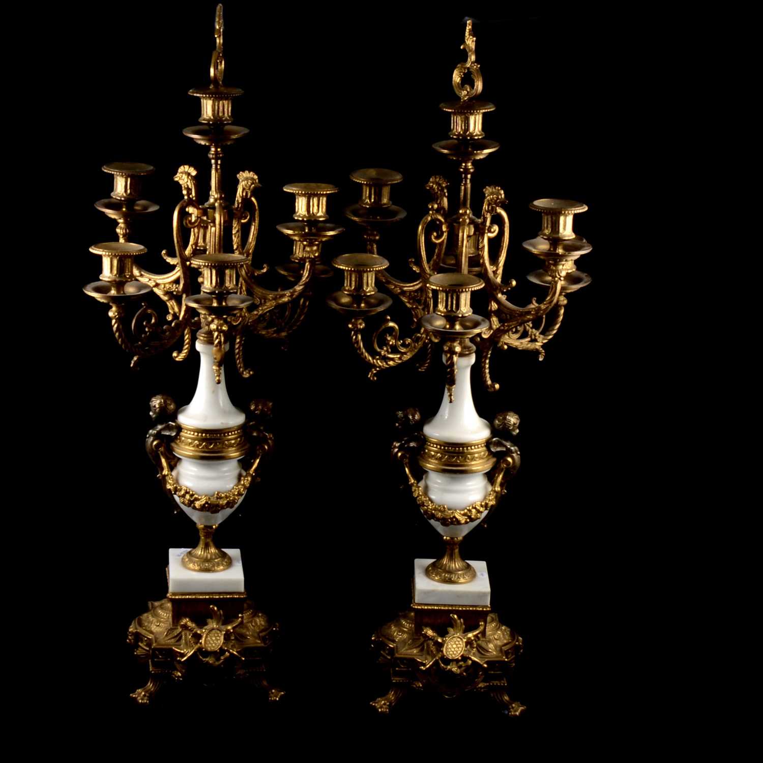 Gilt metal and white marble three-piece clock garniture, striking on a gong - Image 2 of 2