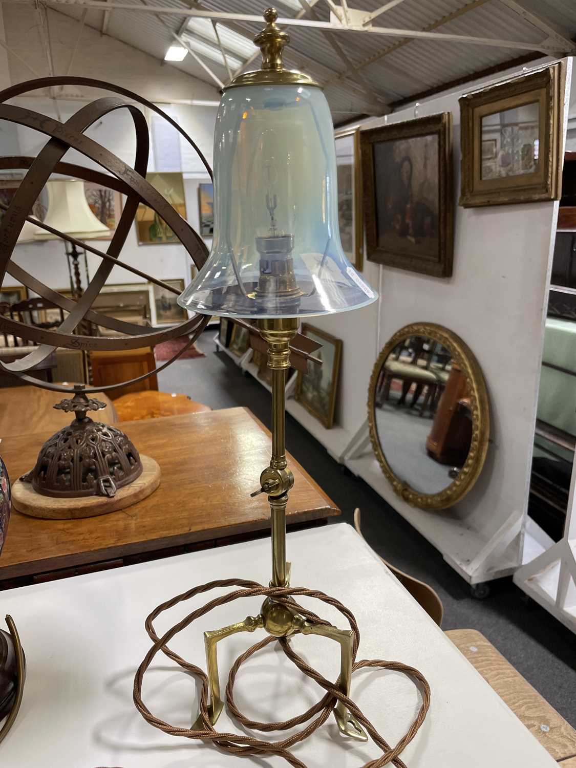 Pair of Edwardian style brass table lamps and a modern table lamp. - Image 7 of 9