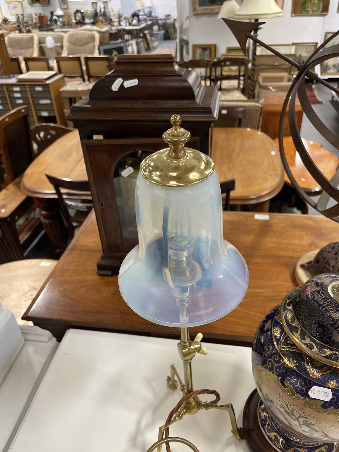 Pair of Edwardian style brass table lamps and a modern table lamp. - Image 8 of 9