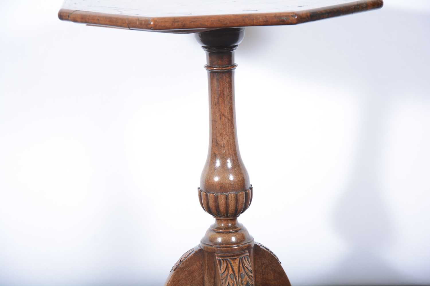 A walnut and laburnum pedestal table - Image 3 of 4