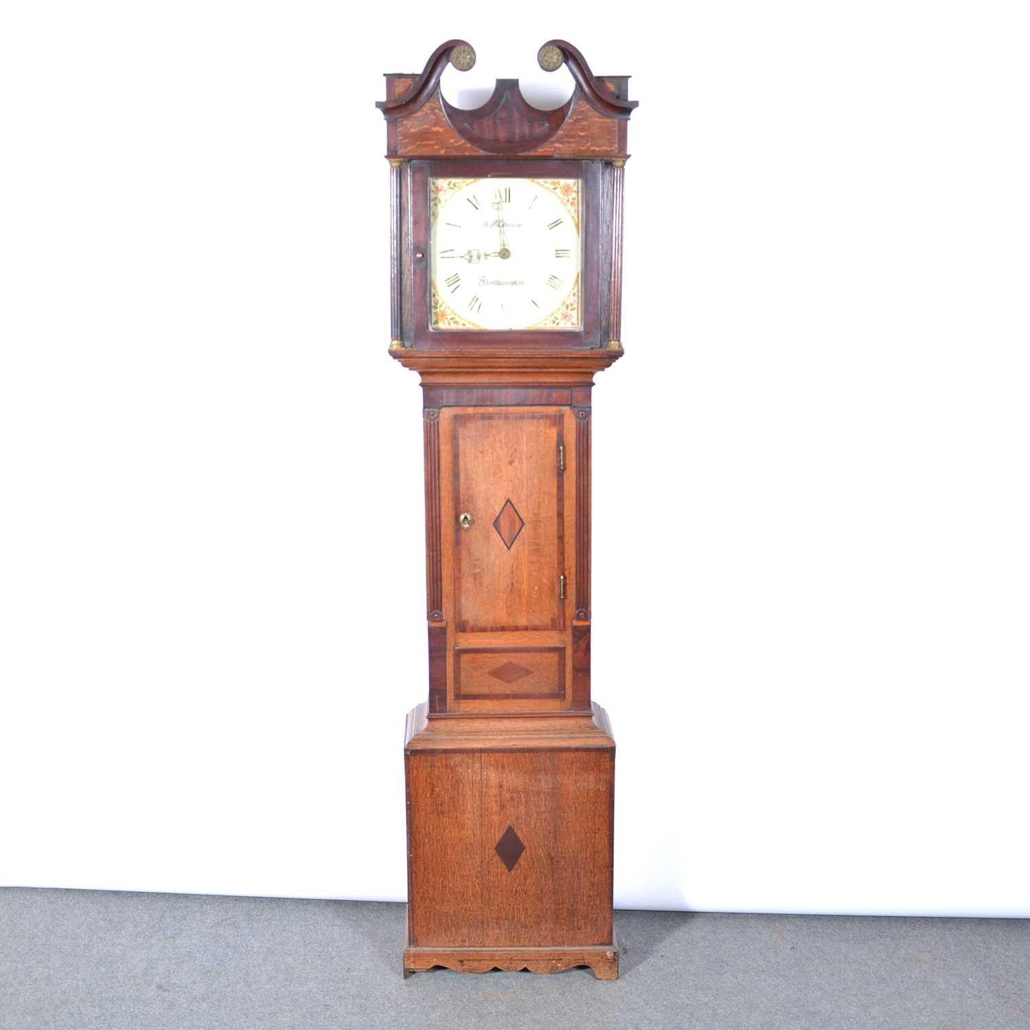 Oak mahogany longcase clock, hood with a swan-neck pediment, fluted columns, short door with lozenge