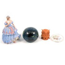Quantity of household decorative ceramics and glass