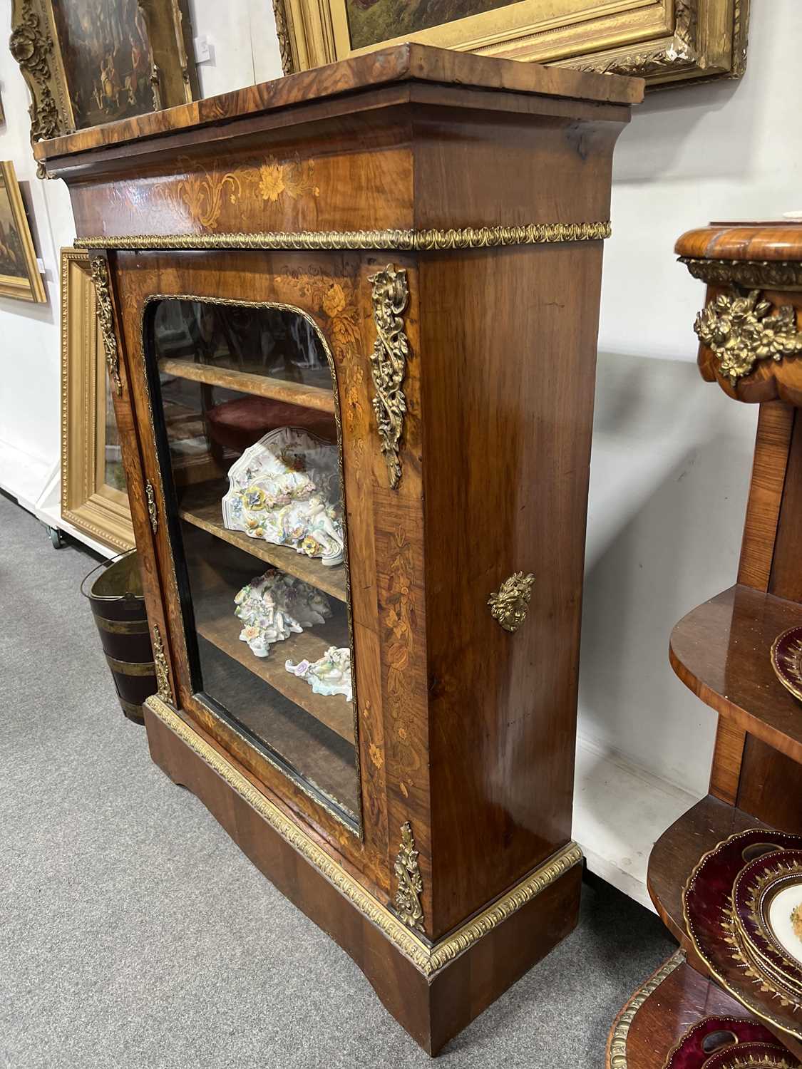 Victorian walnut and marquetry vitrine, - Bild 13 aus 14