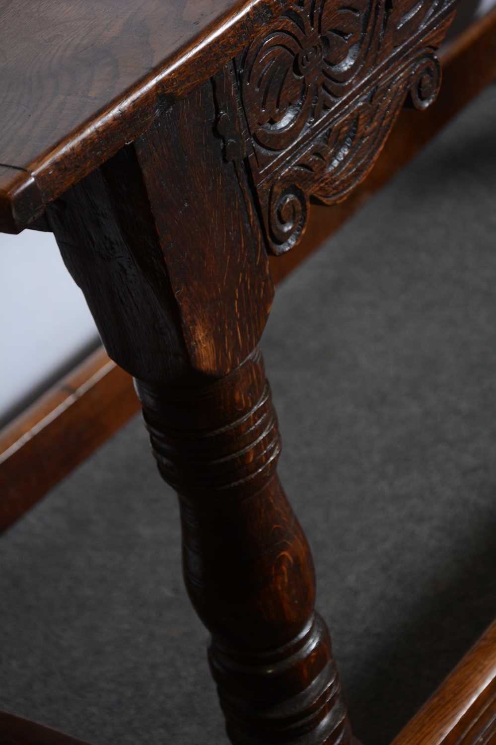 A boarded oak refectory table - Bild 5 aus 5